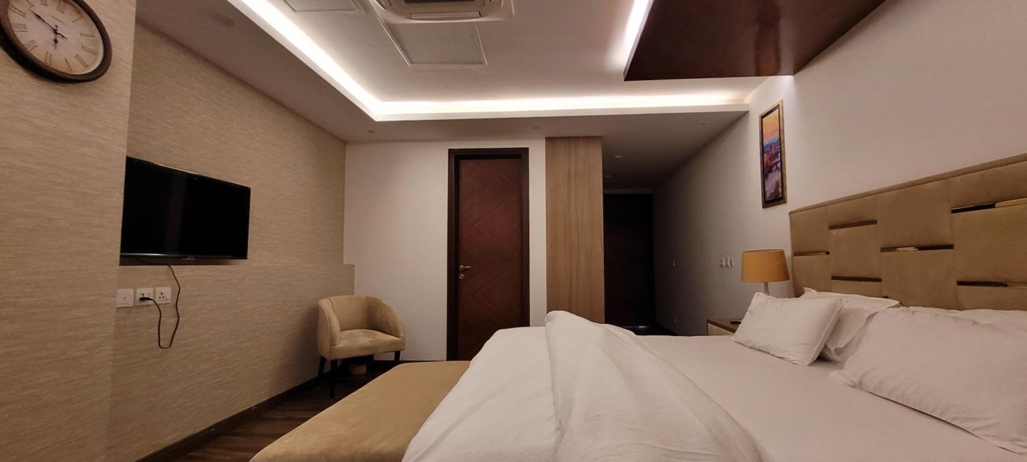 Goldcrest Luxury Apartments Лахор Екстер'єр фото