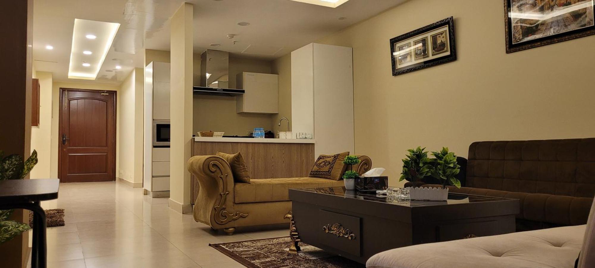 Goldcrest Luxury Apartments Лахор Екстер'єр фото
